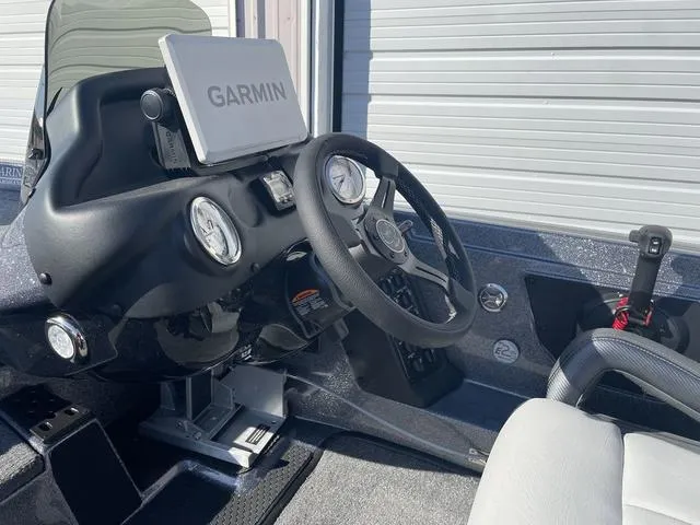 Slide: The Image of Phoenix Bass Boat 721 ZXL 2025 - 14