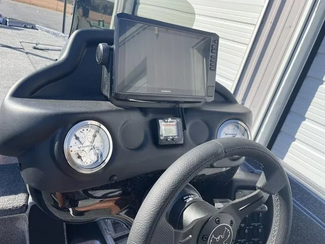 Slide: The Image of Phoenix Bass Boat 721 ZXL 2025 - 15