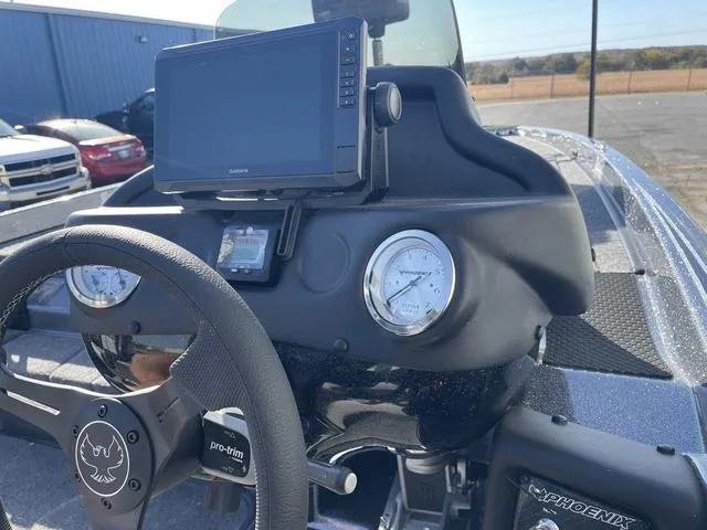 Slide: The Image of Phoenix Bass Boat 721 ZXL 2025 - 16