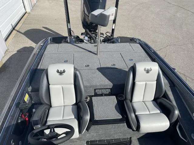 Slide: The Image of Phoenix Bass Boat 721 ZXL 2025 - 18