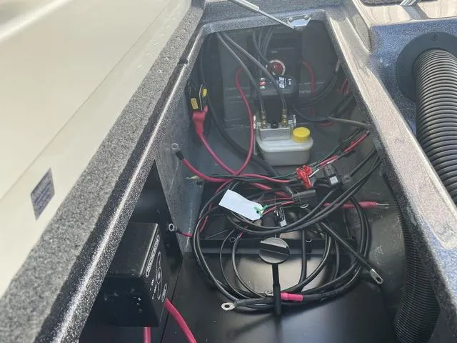 Slide: The Image of Phoenix Bass Boat 721 ZXL 2025 - 21