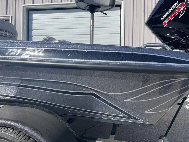 Slide: The Image of Phoenix Bass Boat 721 ZXL 2025 - 4