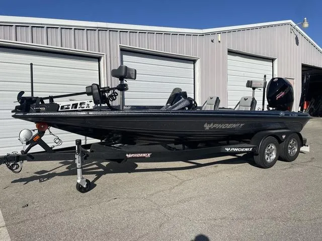 Slide: The Image of Phoenix Bass Boat 721 ZXL 2025 - 5