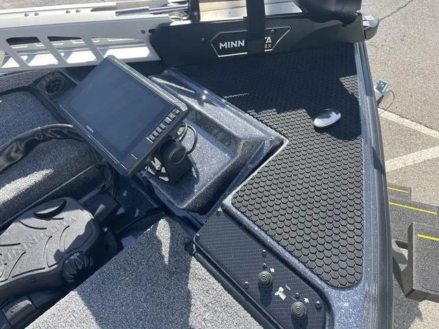 Slide: The Image of Phoenix Bass Boat 721 ZXL 2025 - 8