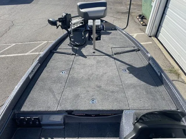 Slide: The Image of Phoenix Bass Boat 721 ZXL 2025 - 9
