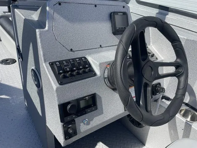 Slide: The Image of SeaArk Easy cat 2025 - 16