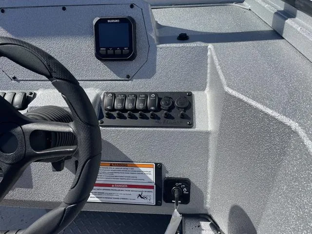 Slide: The Image of SeaArk Easy cat 2025 - 17