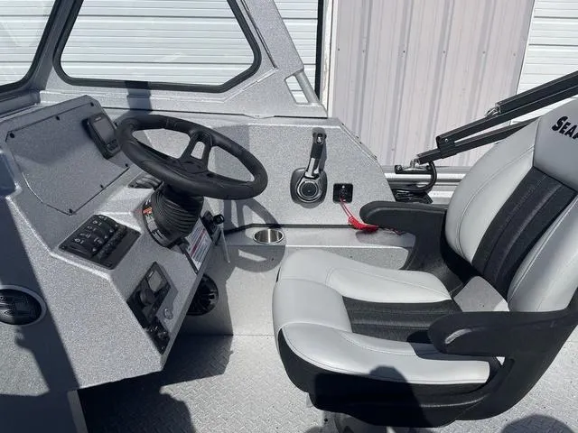 Slide: The Image of SeaArk Easy cat 2025 - 18