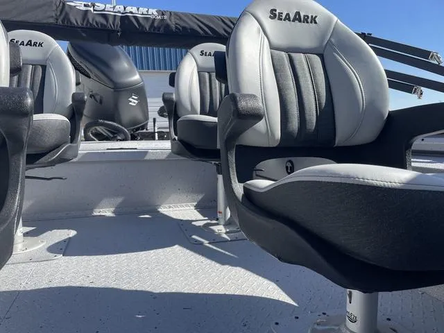 Slide: The Image of SeaArk Easy cat 2025 - 19