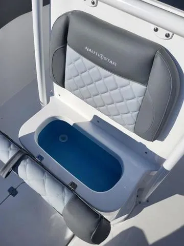 Slide: The Image of NauticStar 222 Offshore 2025 - 21