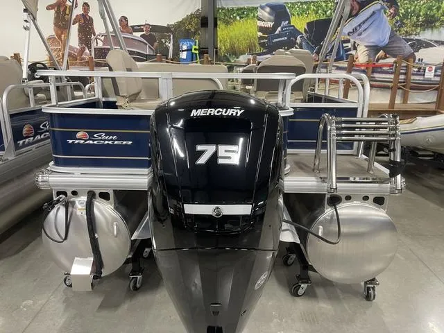 Slide: The Image of 2025 Sun Tracker BASS BUGGY® 18 DLX with Mercury 75 engine in showroom. - 31