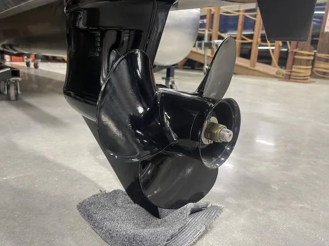 Slide: The Image of Close-up of 2025 Sun Tracker BASS BUGGY® 18 DLX boat propeller on display. - 32