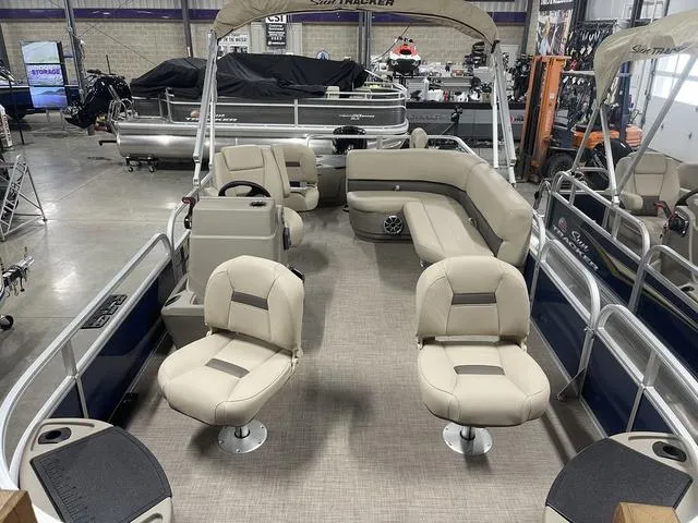 Slide: The Image of 2025 Sun Tracker Bass Buggy 18 DLX pontoon boat in a showroom. - 5
