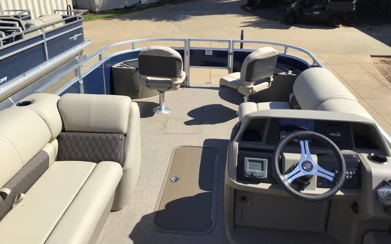 Slide: The Image of Sun Tracker Fishin' Barge 22 XP3 2025 - 2