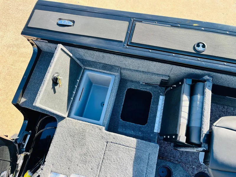 Slide: The Image of Tracker Targa V-18 Combo 2025 - 50