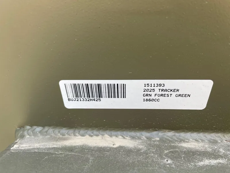 Slide: The Image of Tracker Grizzly 1860 CC 2025 - 66