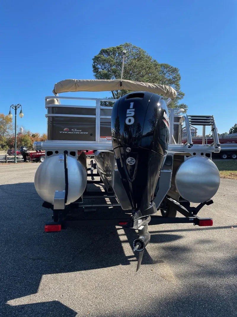 Slide: The Image of Sun Tracker Sportfish 24 XP3 2025 - 62