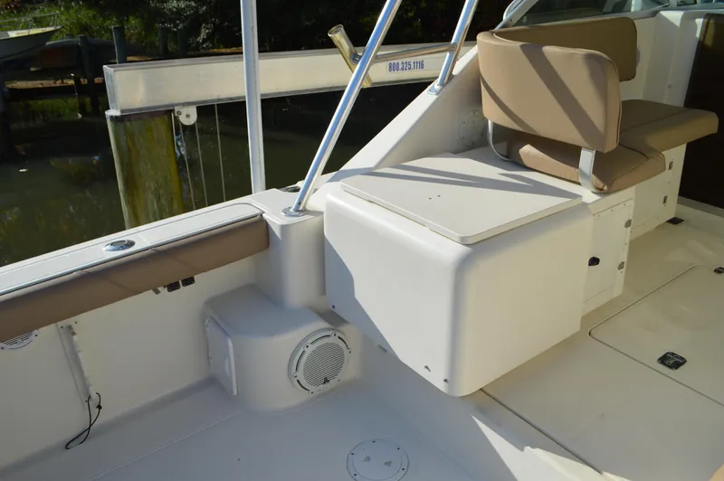 Slide: The Image of Pursuit 3000 Express - Port Side Cockpit - 14