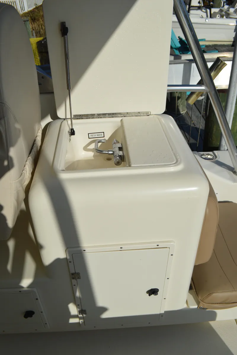 Slide: The Image of Pursuit 3000 Express - Cockpit Sink - 17