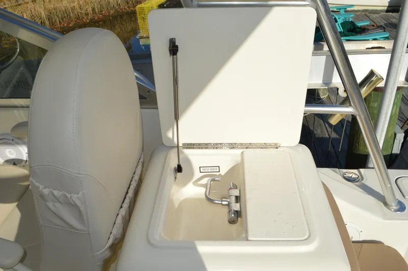 Slide: The Image of Pursuit 3000 Express - Cockpit Sink - 18