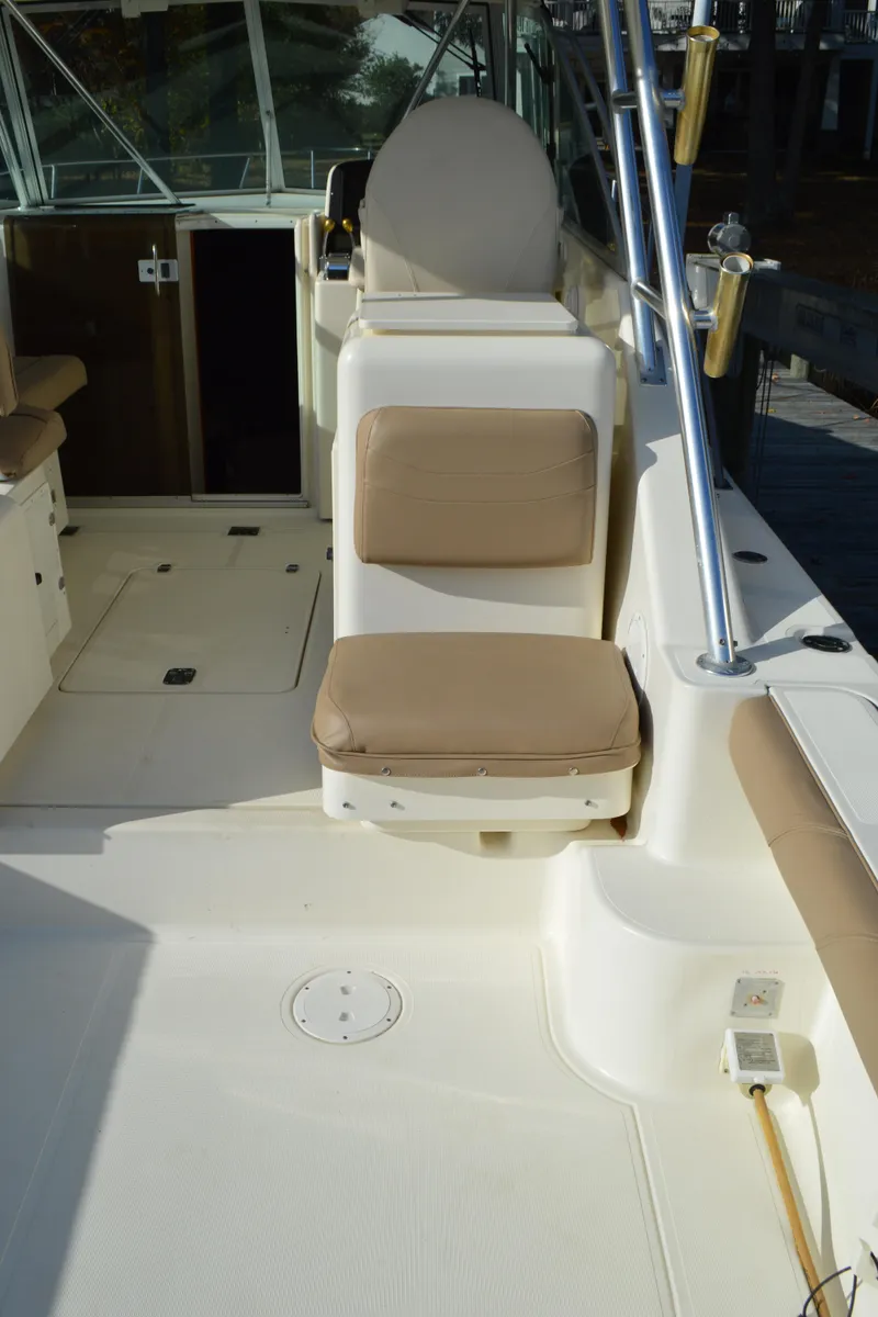 Slide: The Image of Pursuit 3000 Express - Jump Seat - 20