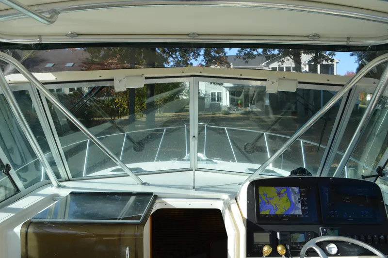 Slide: The Image of Pursuit 3000 Express - Windshield - 21