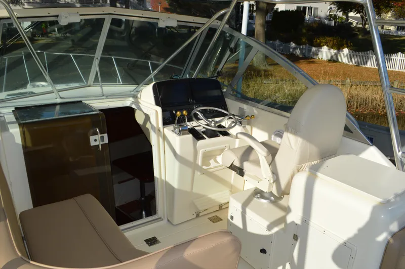 Slide: The Image of Pursuit 3000 Express - Helm - 27