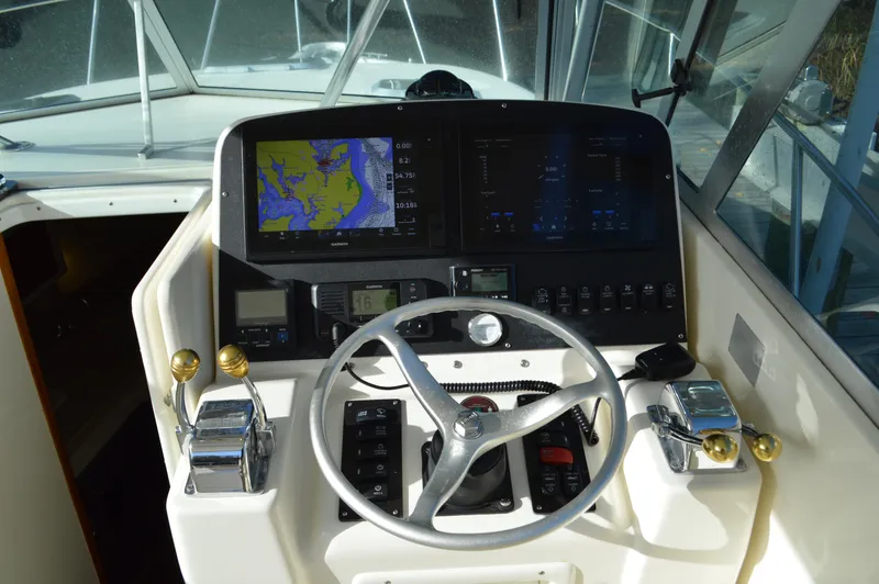 Slide: The Image of Pursuit 3000 Express - Helm (2) - 28