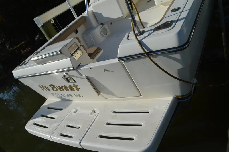 Slide: The Image of Pursuit 3000 Express - Transom - 31