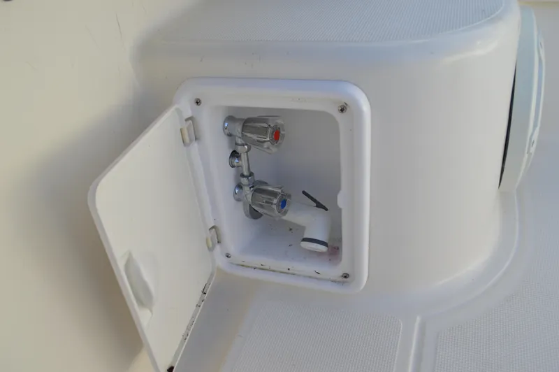 Slide: The Image of Pursuit 3000 Express - Cockpit Shower - 32