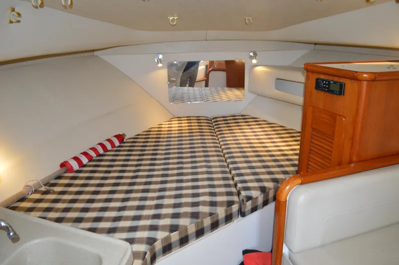 Slide: The Image of Pursuit 3000 Express - V-Berth - 39