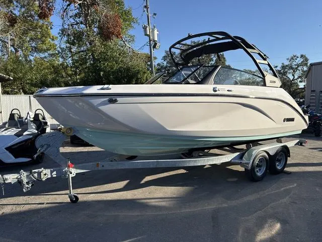 Slide: The Image of Yamaha 222S-WHITE-GALVANIZED 2025 - 2