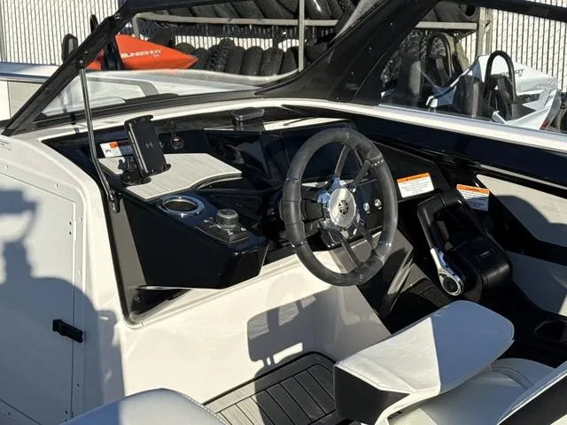 Slide: The Image of Yamaha 222S-WHITE-GALVANIZED 2025 - 21