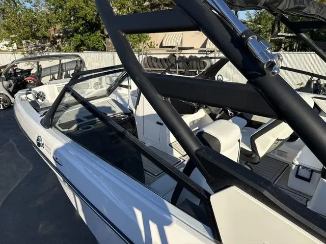 Slide: The Image of Yamaha 222S-WHITE-GALVANIZED 2025 - 23