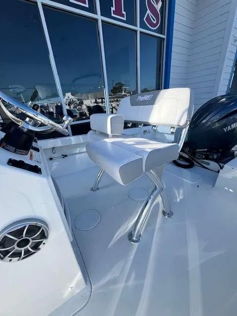Slide: The Image of Parker 21 SE CC boat interior with white captain's chair and Yamaha engine, 2025 model. - 7