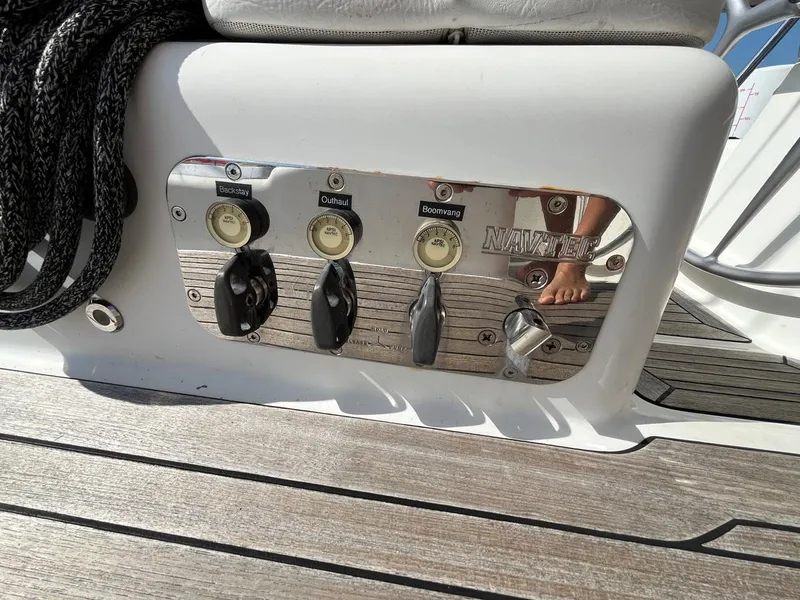 Slide: The Image of Navtec hydraulic panel - 10