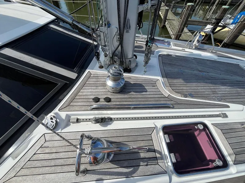 Slide: The Image of Stb side electric halyard winch - 17