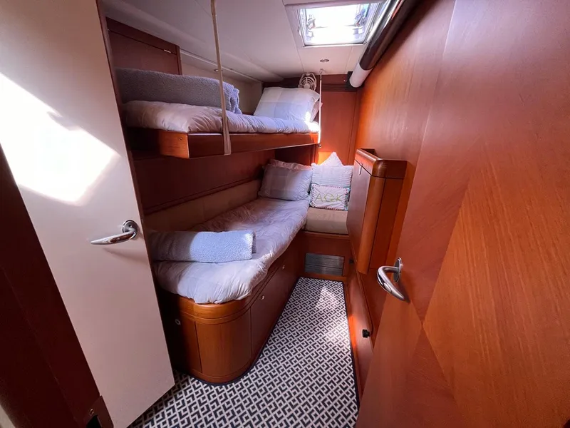 Slide: The Image of Port guest cabin  - 32