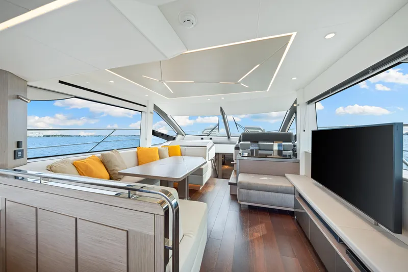Slide: The Image of Sunseeker Manhattan 55 2021 - 55