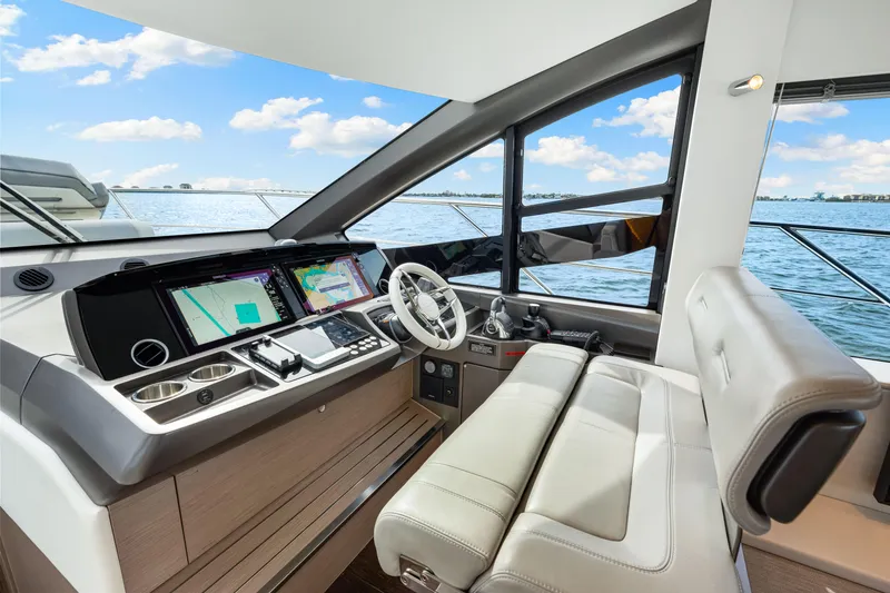 Slide: The Image of Sunseeker Manhattan 55 2021 - 59