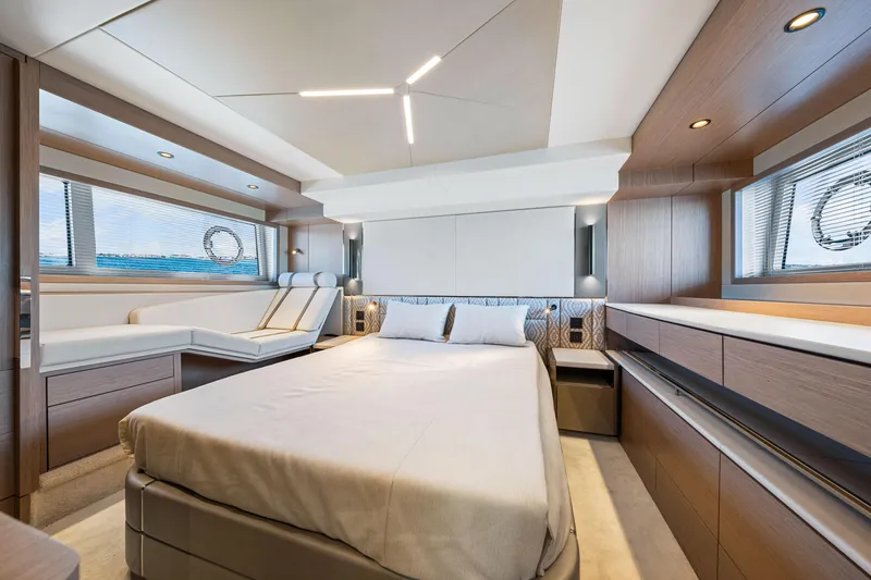 Slide: The Image of Sunseeker Manhattan 55 2021 - 61