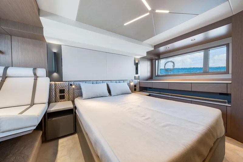 Slide: The Image of Sunseeker Manhattan 55 2021 - 62