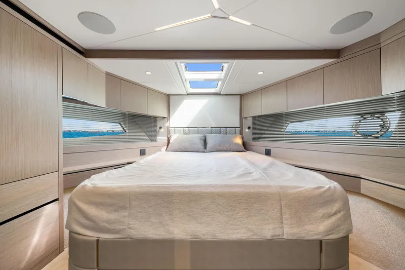 Slide: The Image of Sunseeker Manhattan 55 2021 - 66