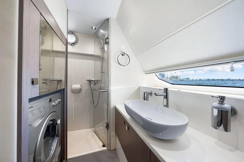 Slide: The Image of Sunseeker Manhattan 55 2021 - 71