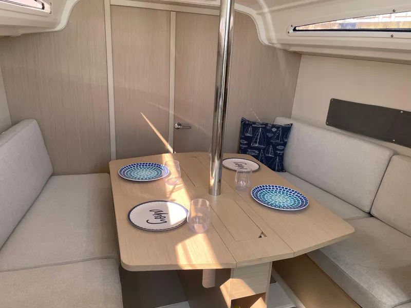 Slide: The Image of Beneteau Oceanis 30.1 2022 - 16