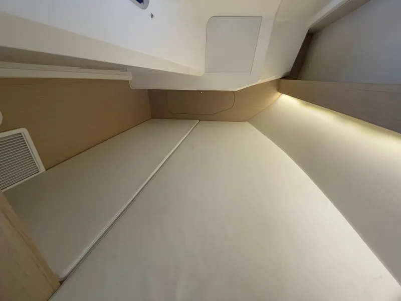 Slide: The Image of Beneteau Oceanis 30.1 2022 - 27