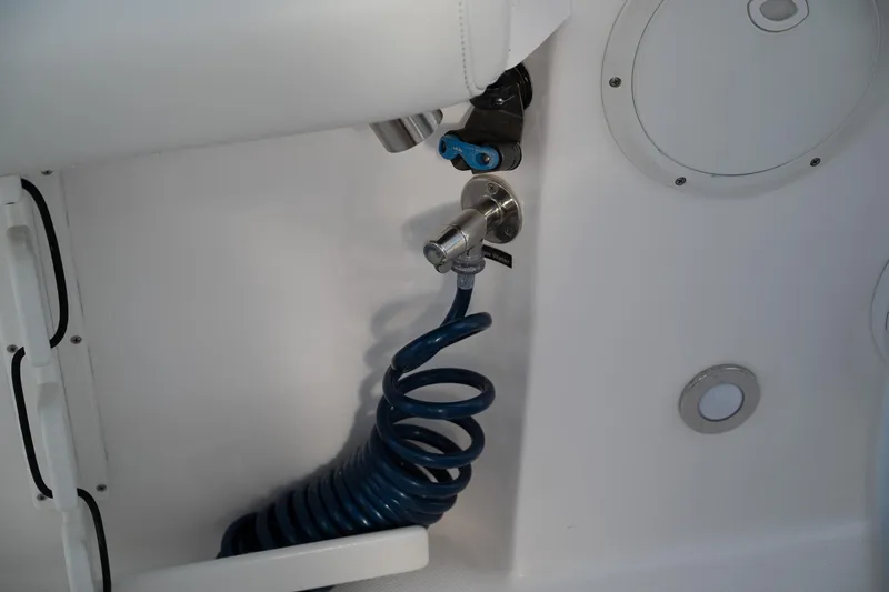 Slide: The Image of Everglades 295 Center Console 2019 boat washdown hose and nozzle setup. - 40