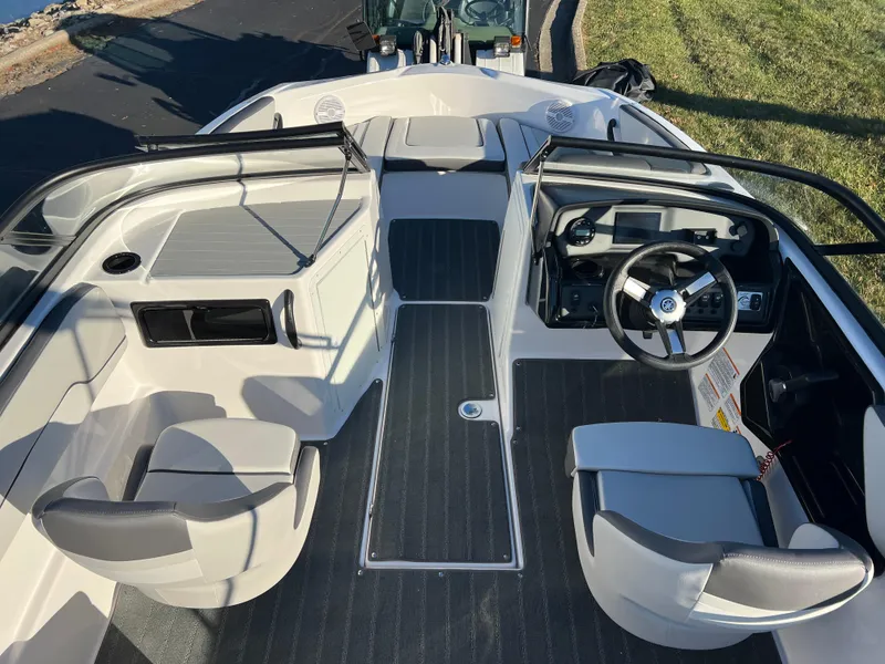 Slide: The Image of 2025 Yamaha Boats SX190 interior with dual seating and modern dashboard. - 10