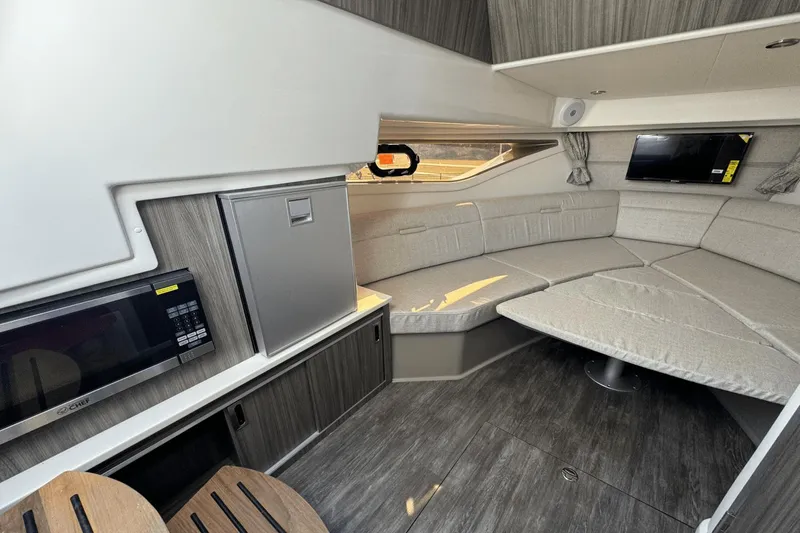 Slide: The Image of Sea Ray 320 Sundancer 2025 - 19