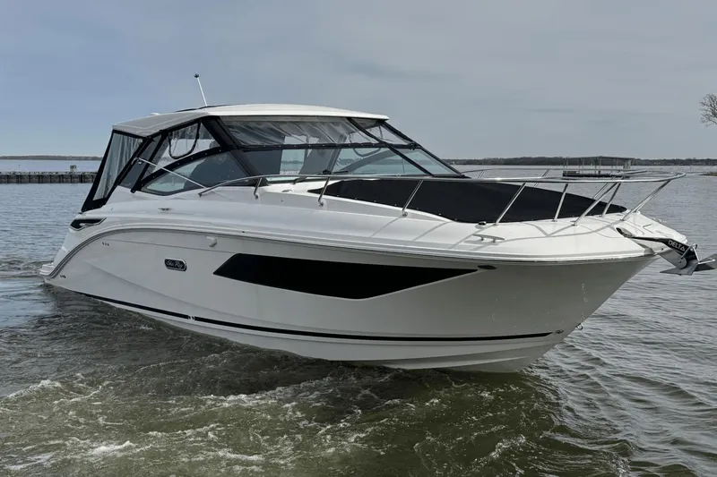 Slide: The Image of Sea Ray 320 Sundancer 2025 - 3